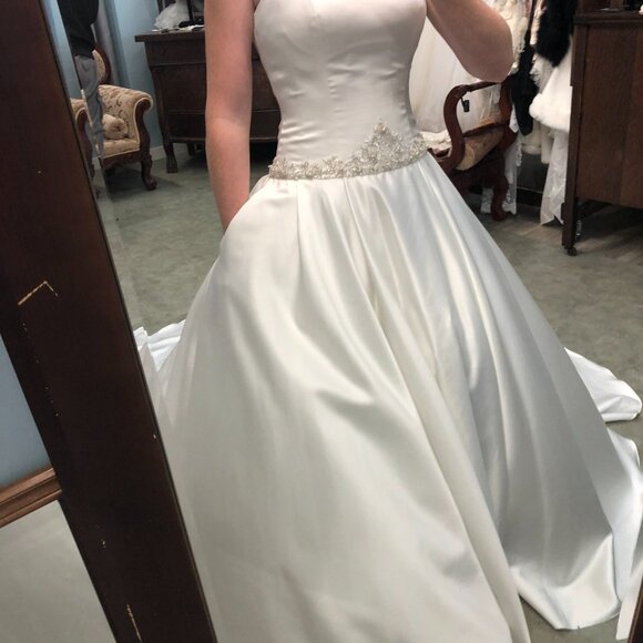 Sample Bridgerton Wedding Dress, Aline ballgown, Size 4, POCKETS Not Strapless - Picture 8 of 12